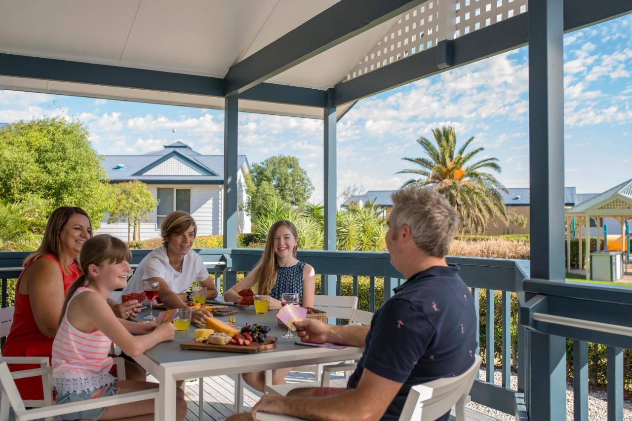 The Retreat West Beach Parks Adelaide Bagian luar foto